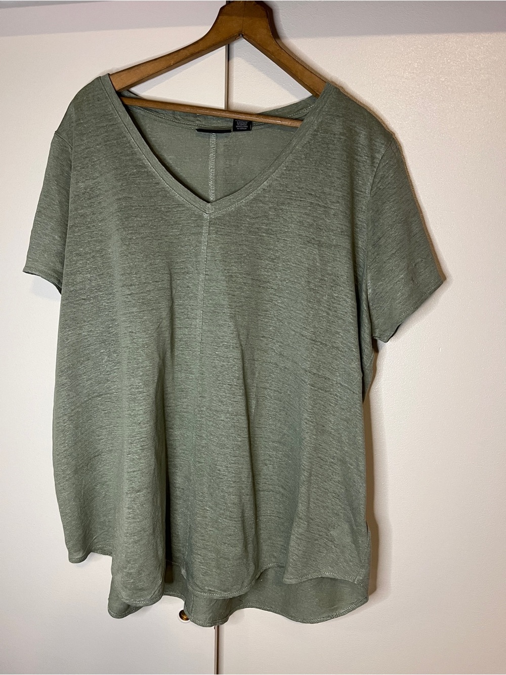 Tahari Sage Green 100% Linen V-Neck Tee